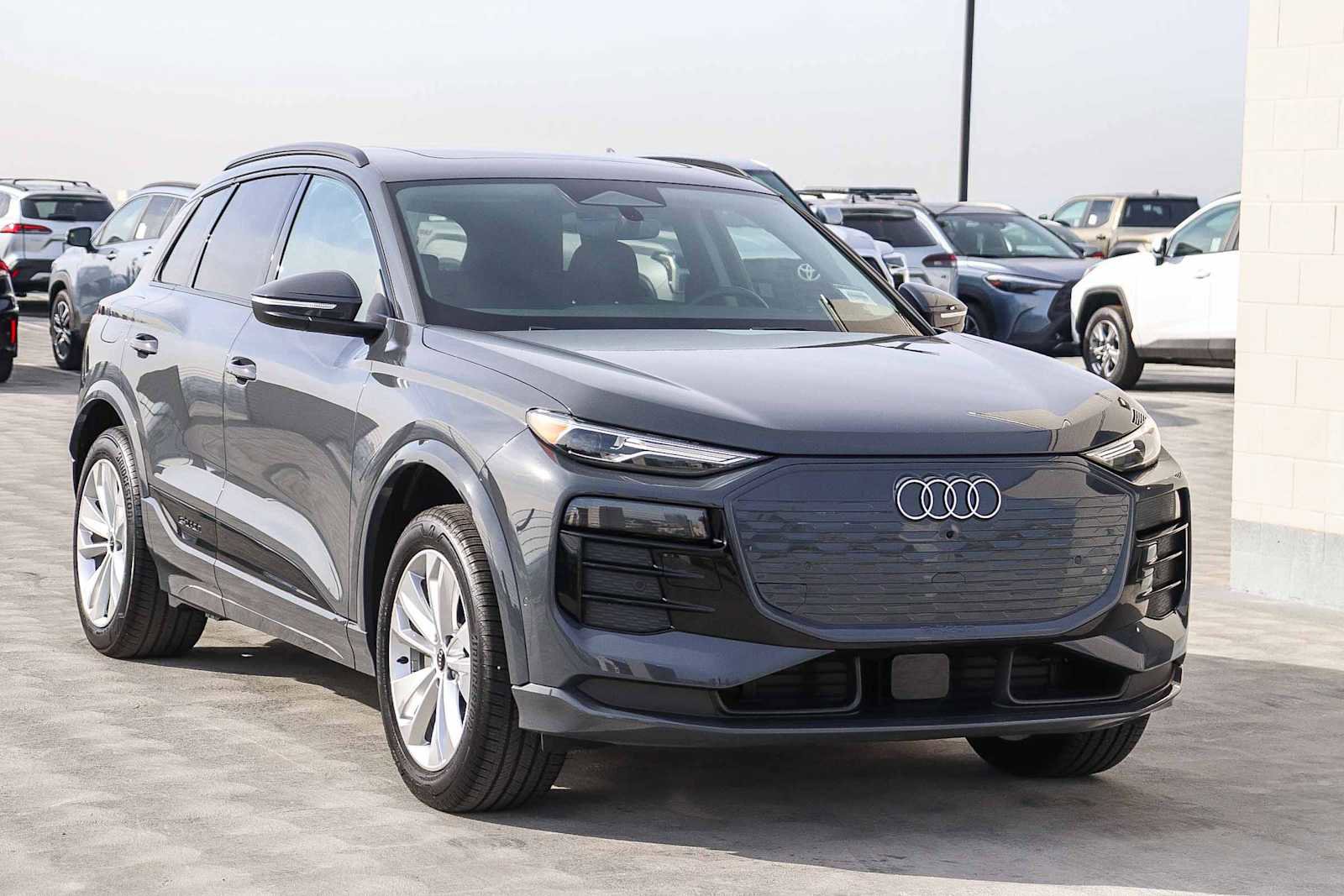 Used 2025 Audi Q6 e-tron Premium w/ Convenience Package image 3