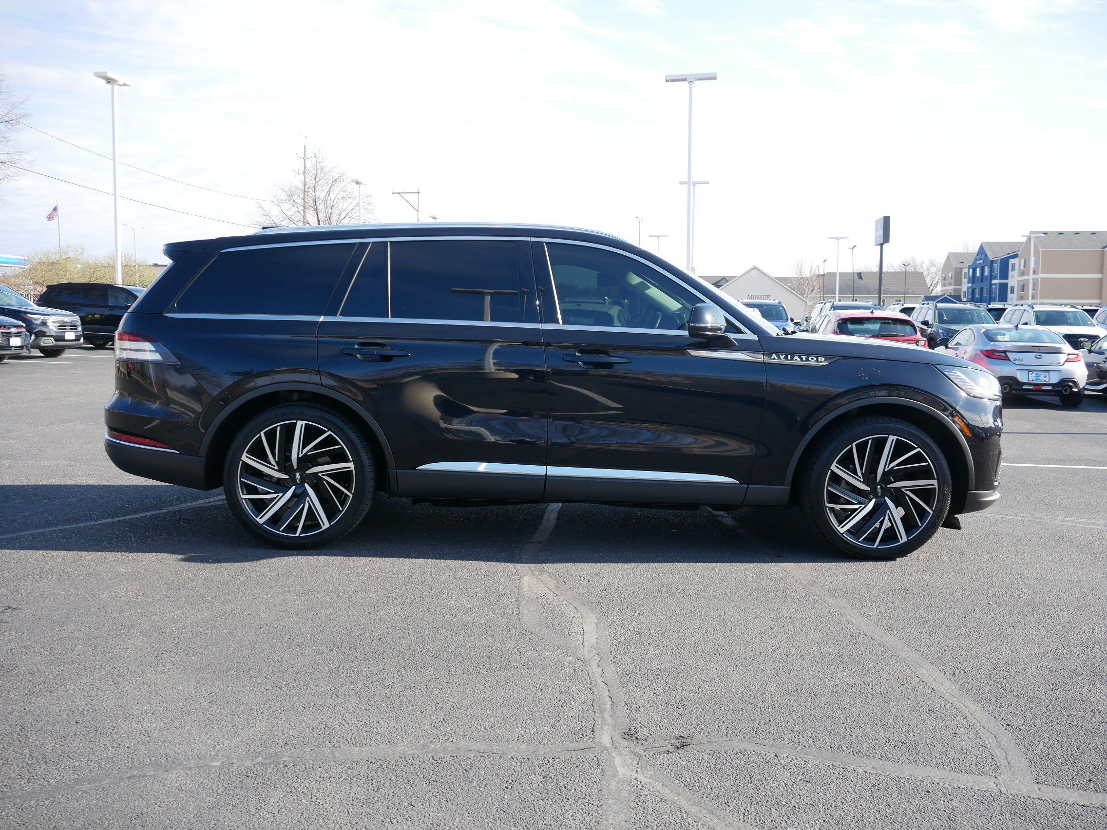 Used 2025 Lincoln Aviator Reserve w/ Equipment Group 201A image 8