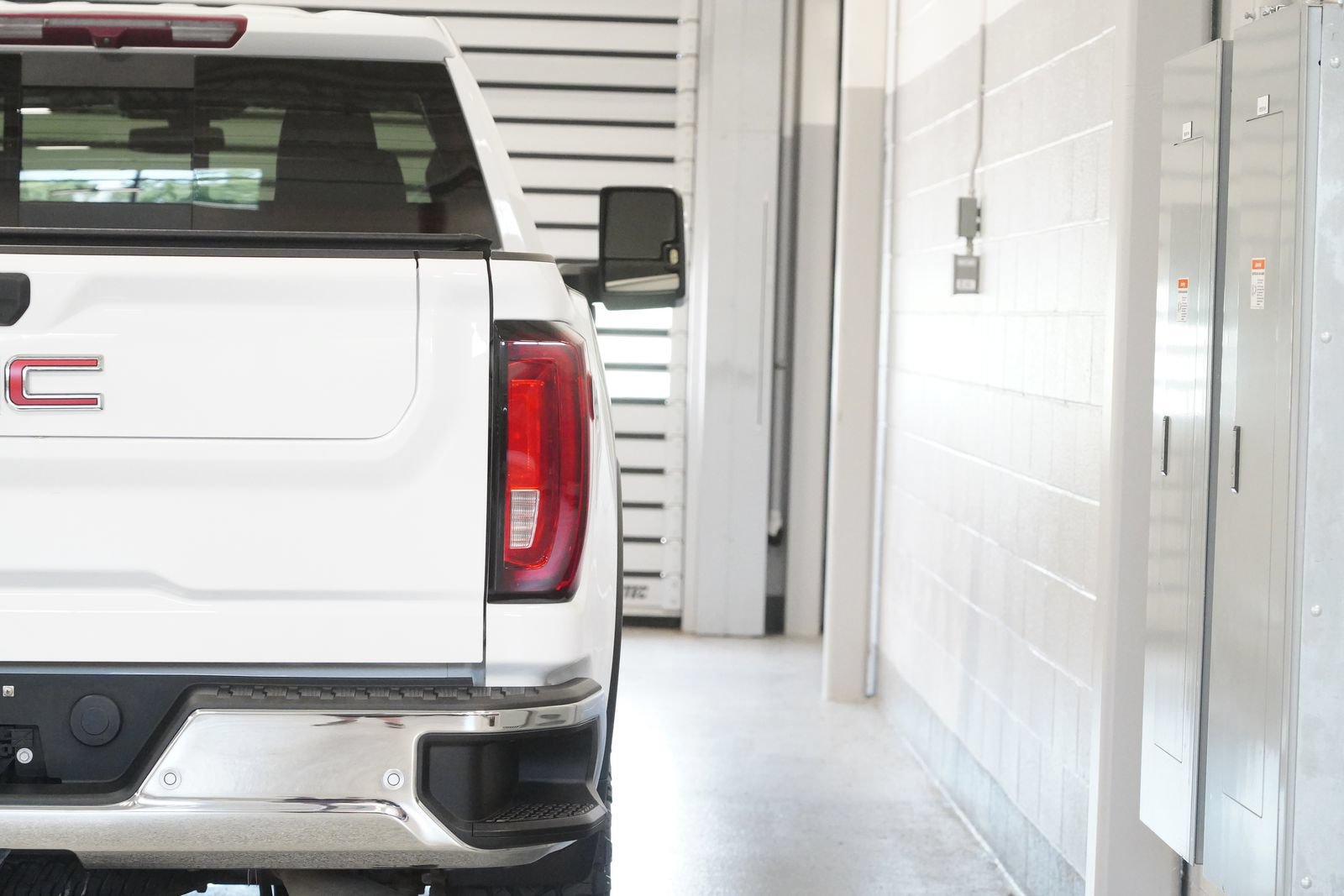 Used 2023 GMC Sierra 2500 SLT w/ SLT Preferred Package AWD/4WD image 10