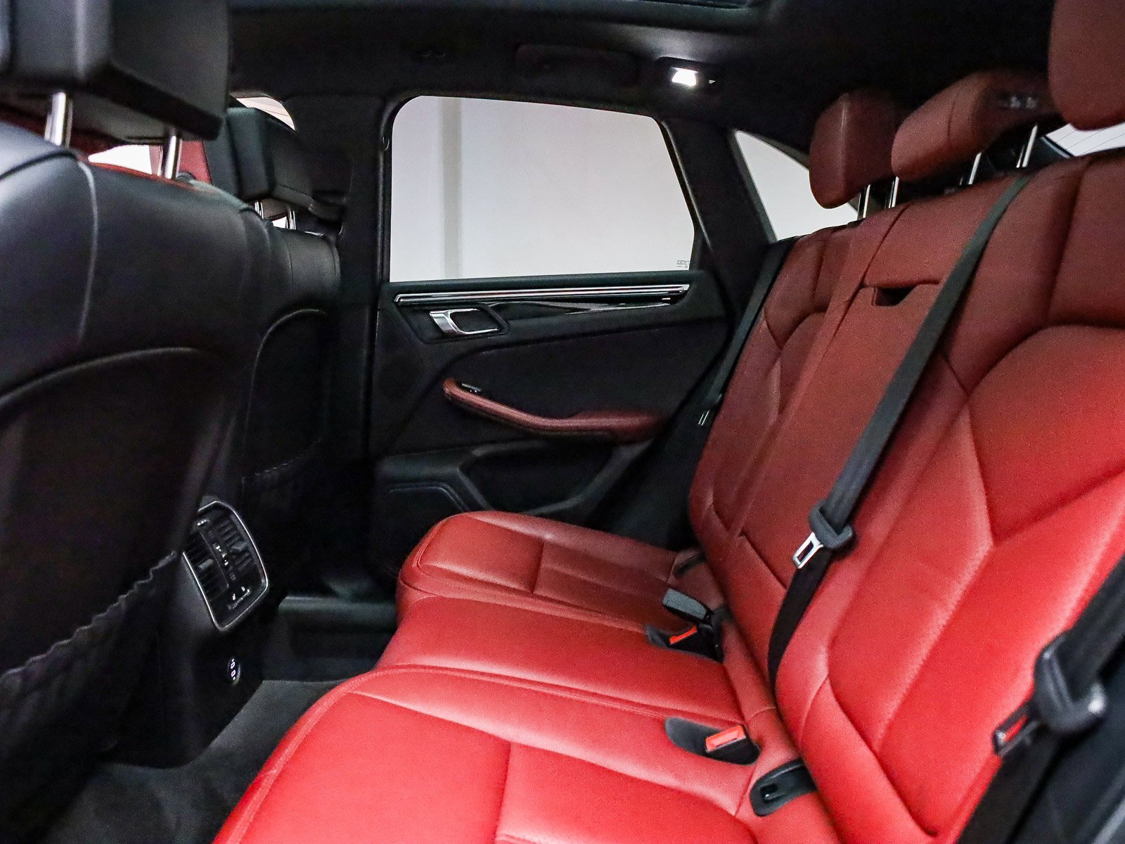 Used 2023 Porsche Macan image 23