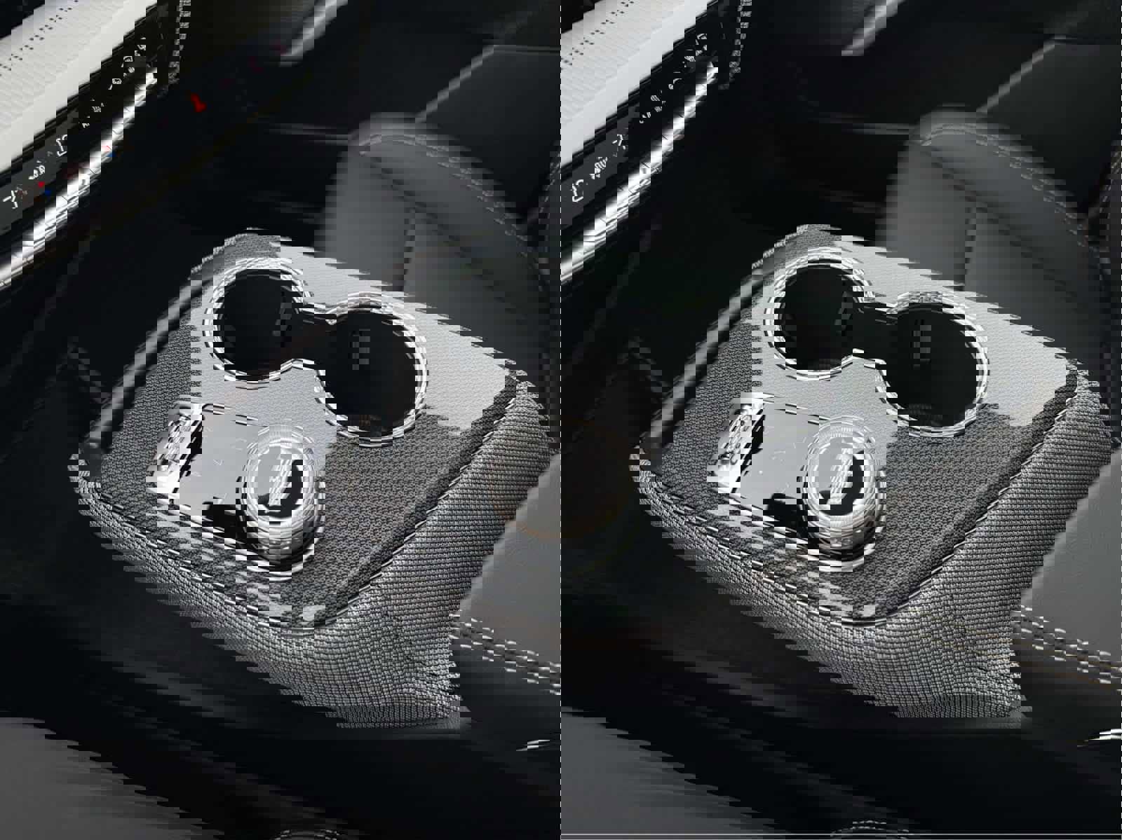 Used 2025 Cadillac Optiq Luxury 1 image 15