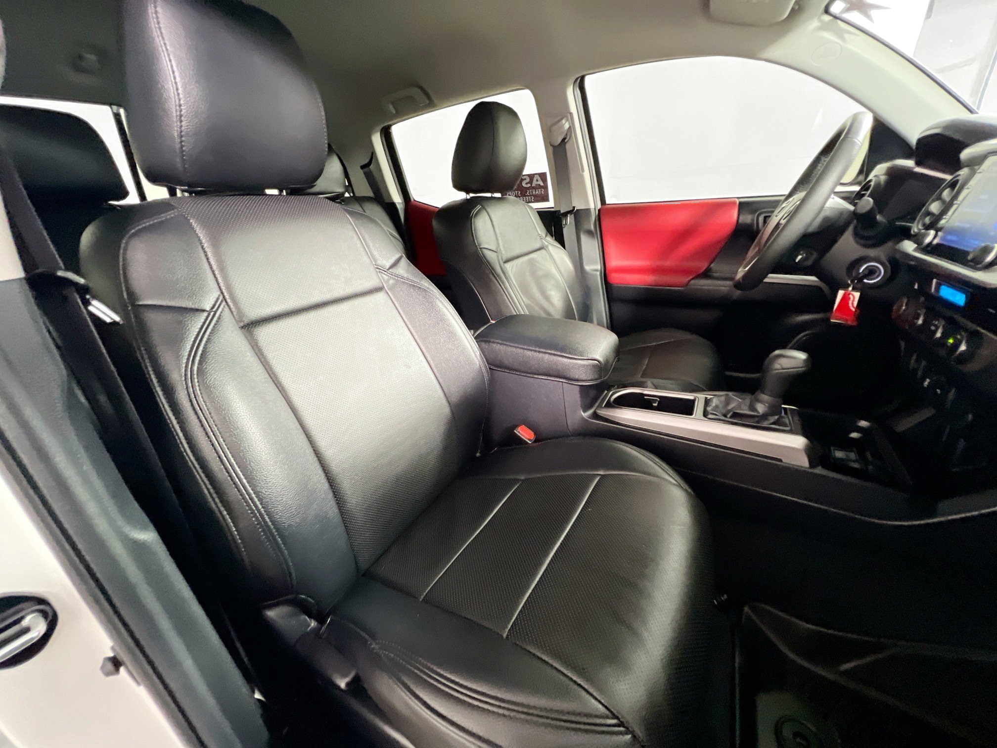 Used 2021 Toyota Tacoma SR5 AWD/4WD image 30