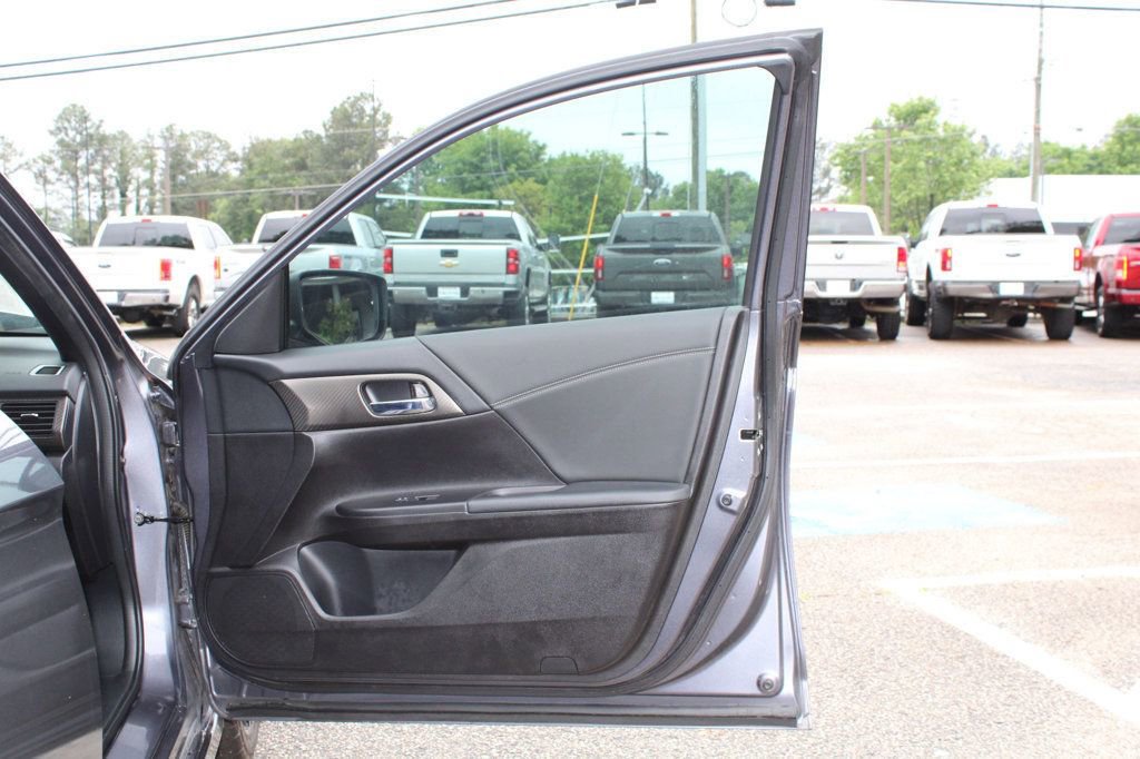 Used 2017 Honda Accord Sport image 26
