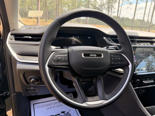 Used 2023 Jeep Grand Cherokee L Laredo image 18