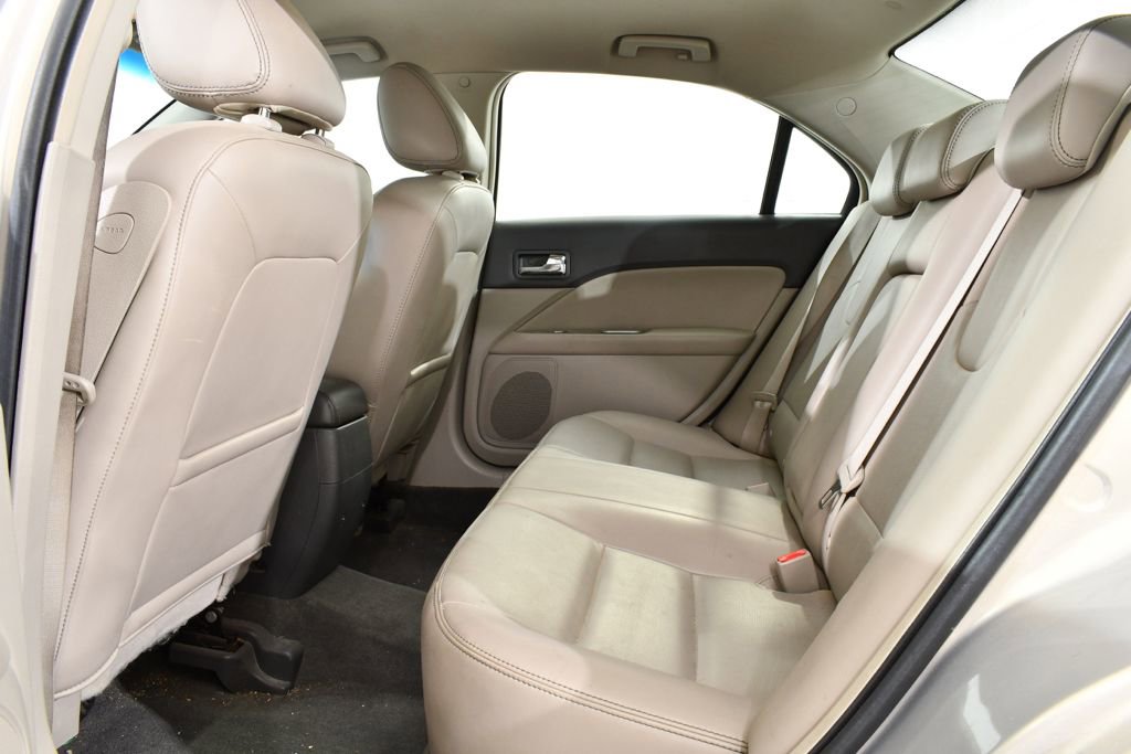 Used 2010 Ford Fusion SEL image 16