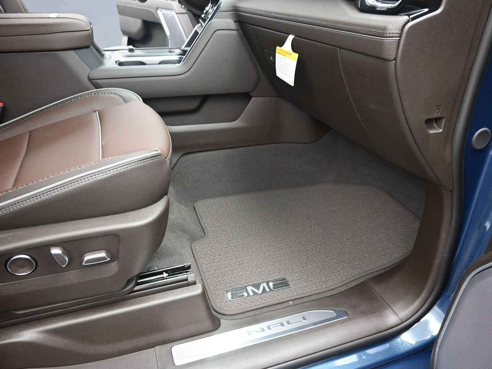 New 2026 GMC Sierra 2500 Denali w/ Denali Reserve Package image 12