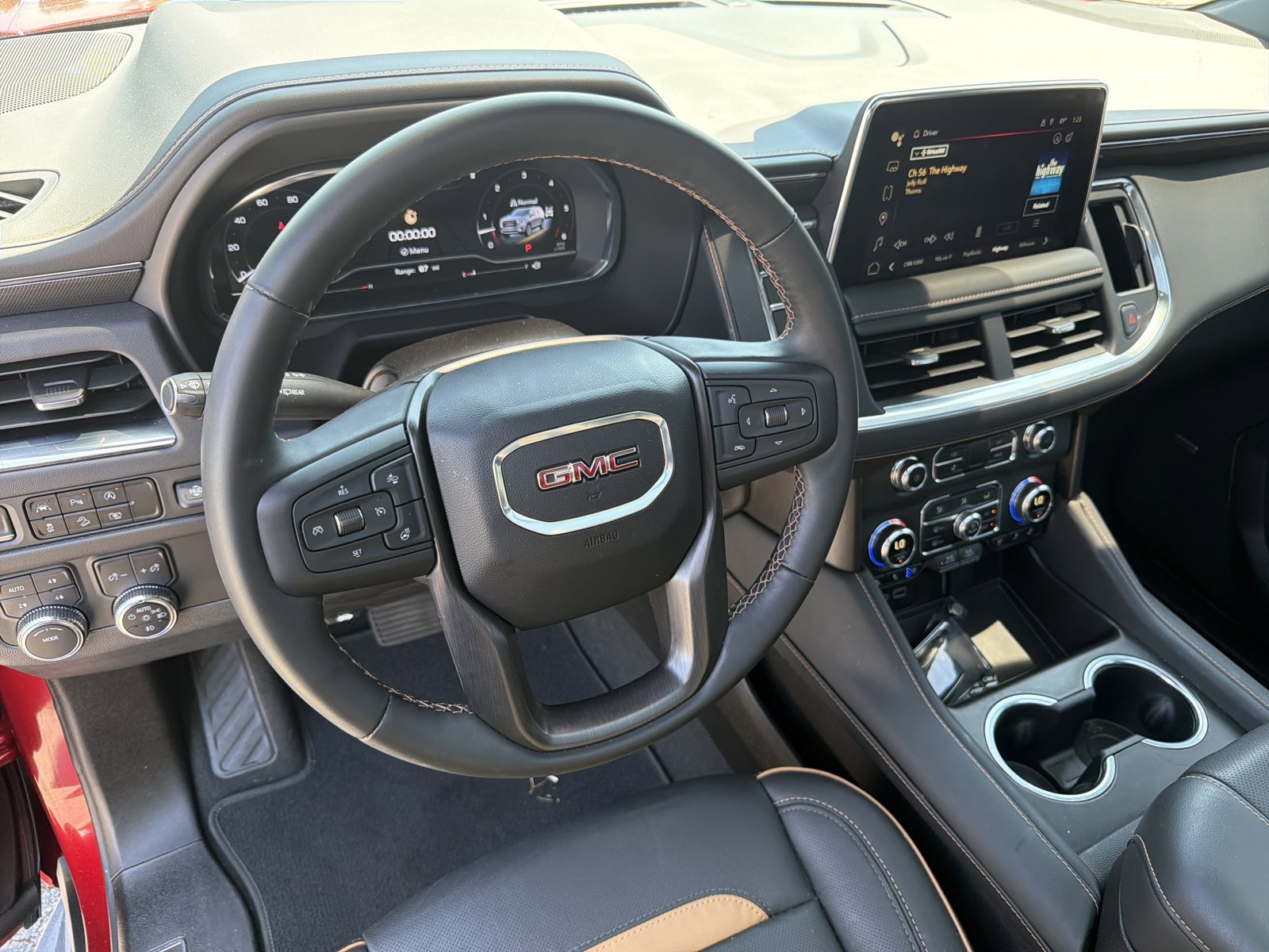 Used 2024 GMC Yukon AT4 w/ Technology Package image 17