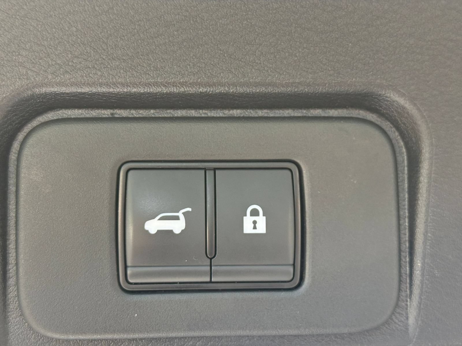 Used 2025 Nissan Rogue SV FWD image 22