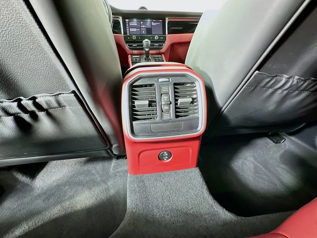 Certified 2023 Porsche Macan Turbo AWD/4WD image 27