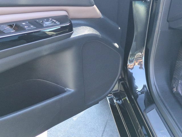 Used 2025 Lexus ES 300h w/ Premium Package FWD image 16