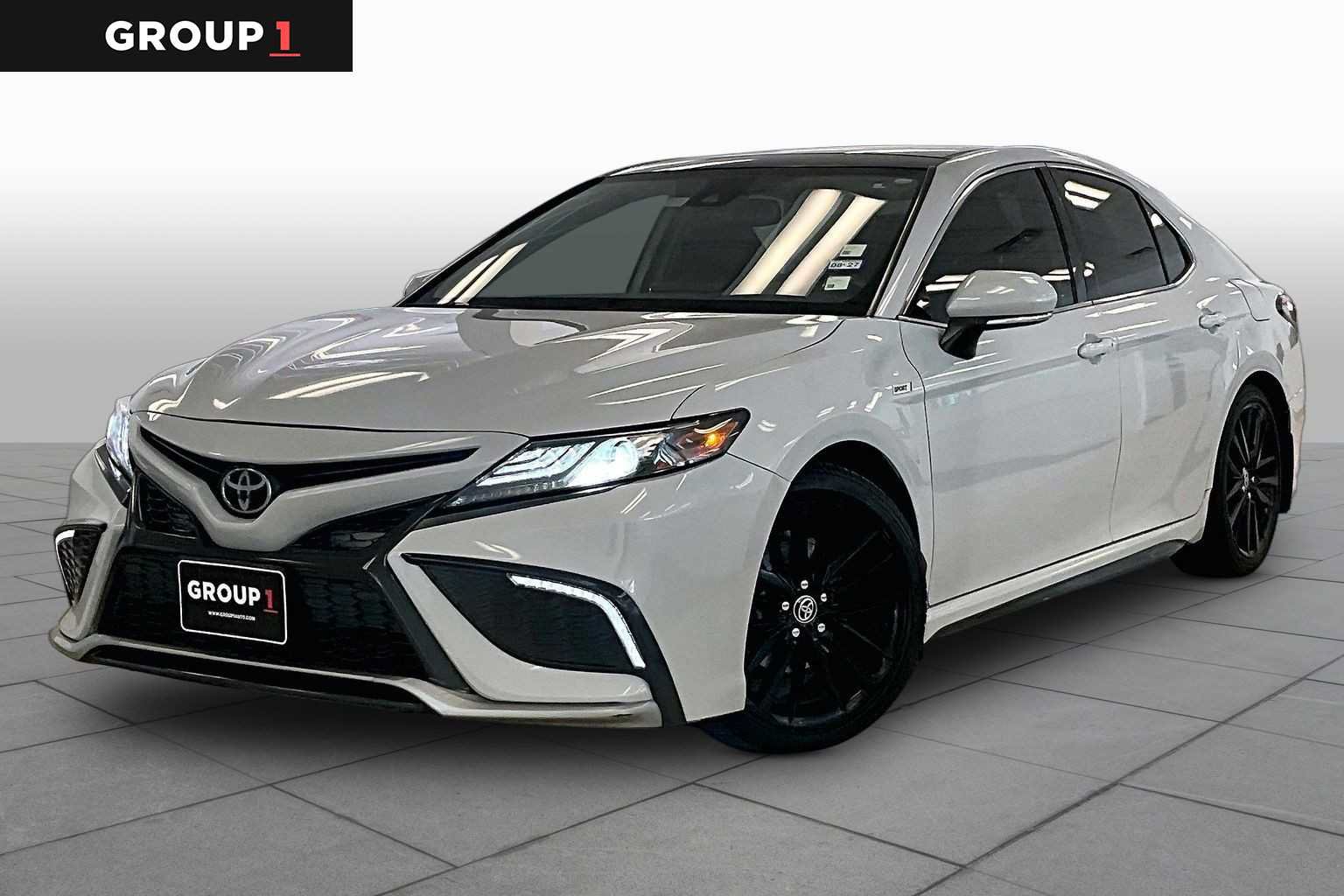 Used 2022 Toyota Camry XSE FWD image 1