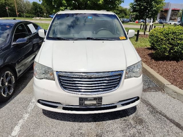 Used 2013 Chrysler Town & Country Touring FWD image 12