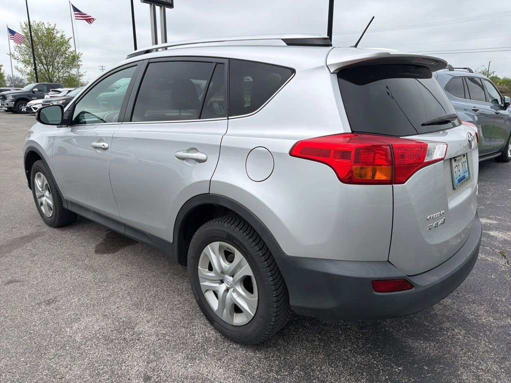 Used 2015 Toyota RAV4 LE AWD/4WD image 4