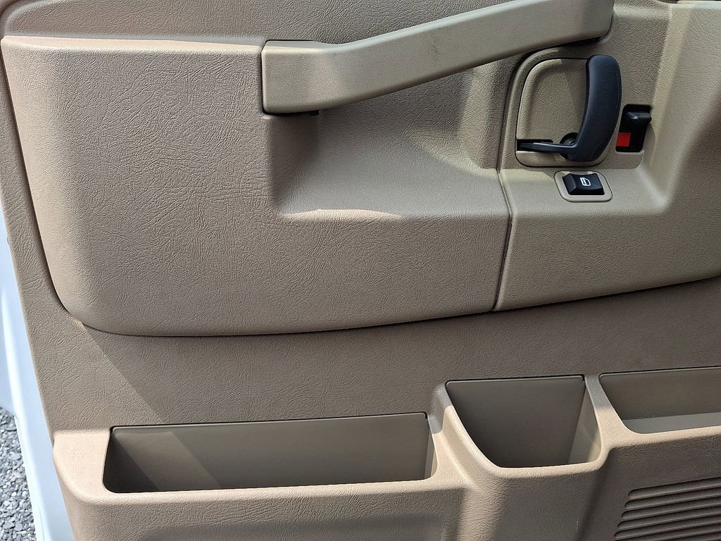 New 2025 Chevrolet Express 3500 w/ Driver Convenience Package image 7