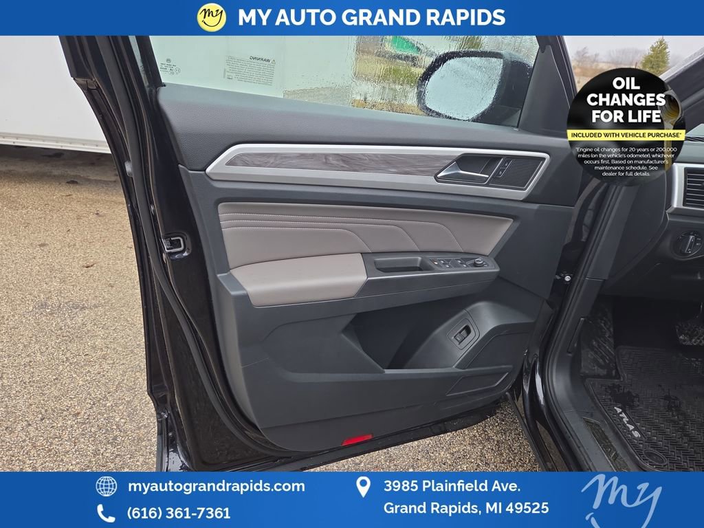 Used 2022 Volkswagen Atlas Cross Sport SE image 55