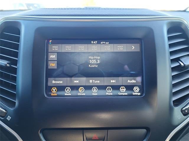 Used 2019 Jeep Cherokee Latitude w/ Popular Appearance Group image 19