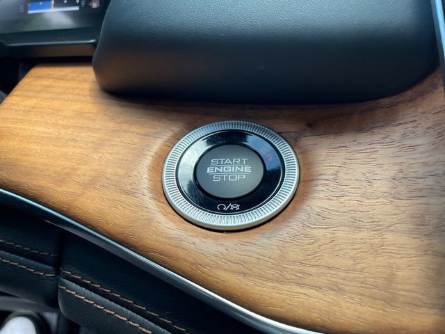 Used 2022 Jeep Grand Cherokee Summit AWD/4WD image 36