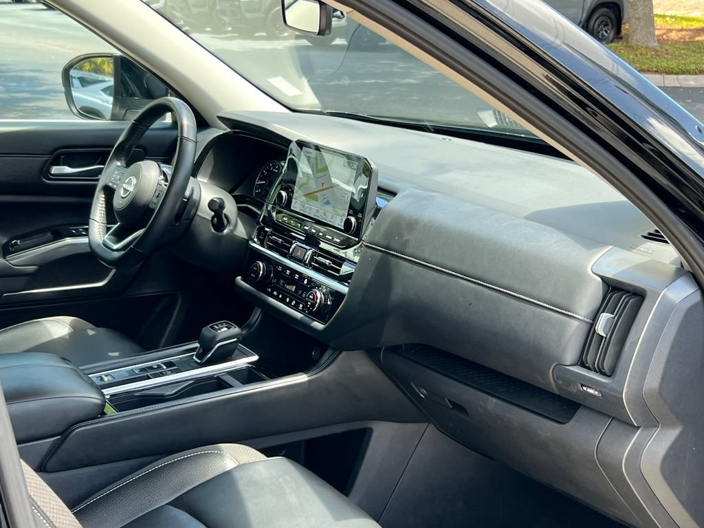 Used 2025 Nissan Pathfinder SL FWD image 26