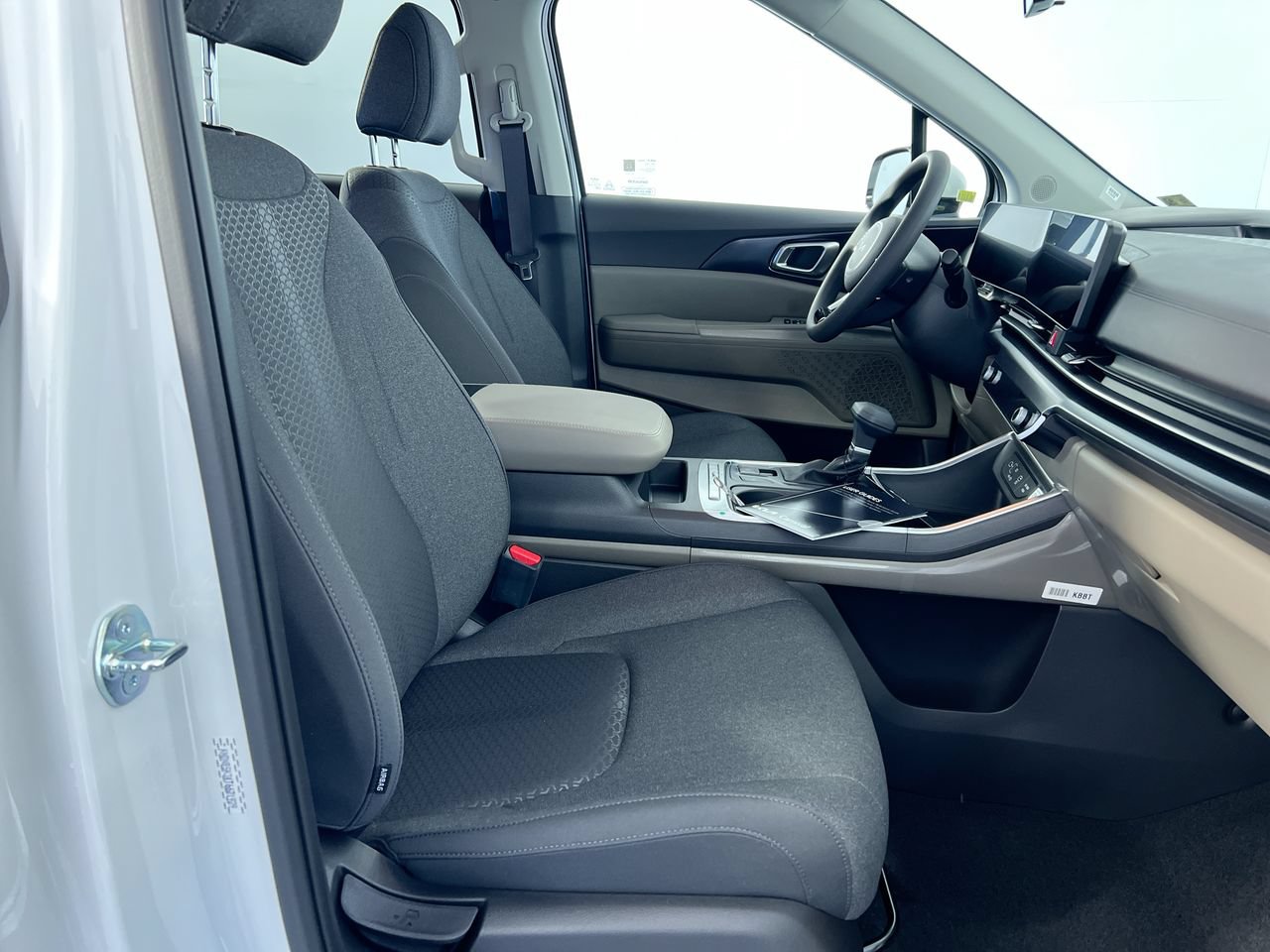 New 2027 Kia Carnival LX FWD image 31