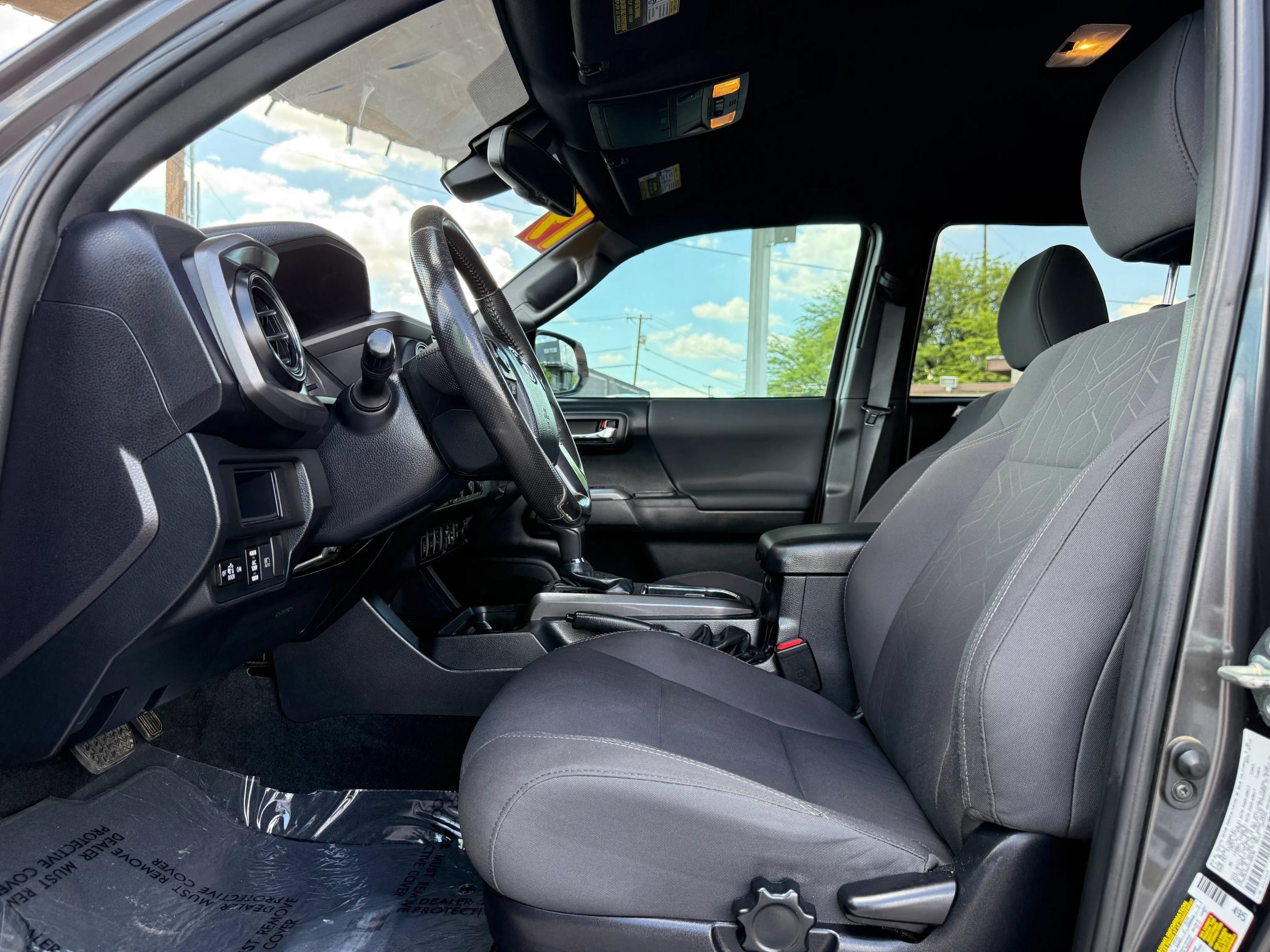 Used 2019 Toyota Tacoma TRD Sport w/ Technology Package RWD image 9
