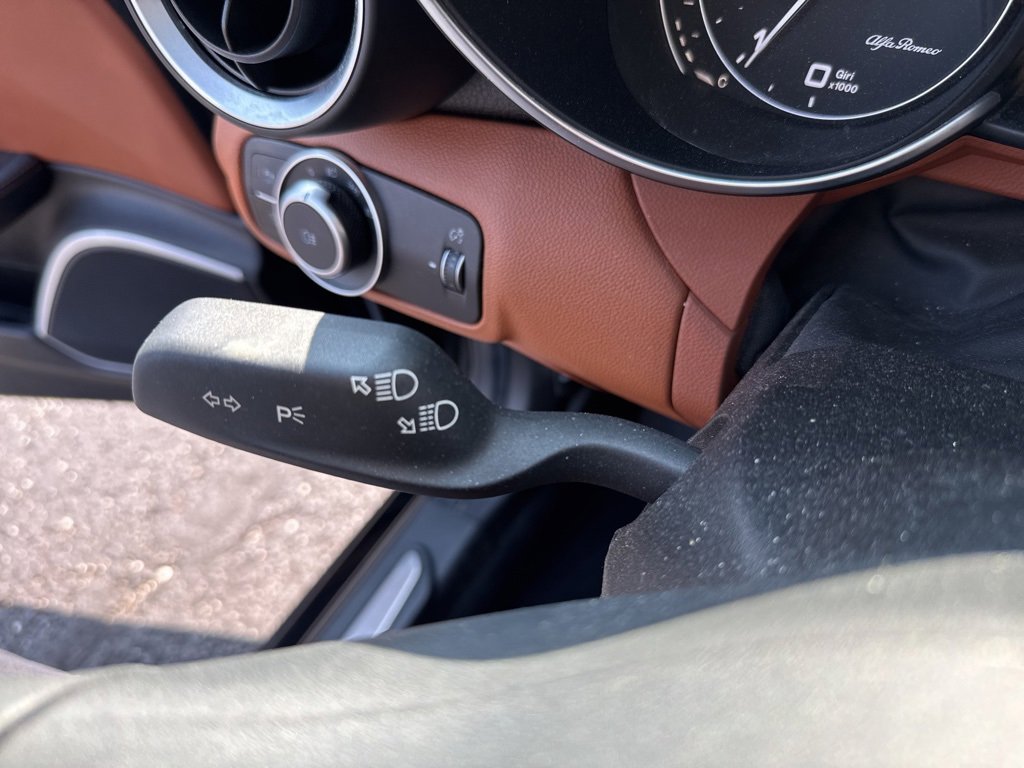 Used 2018 Alfa Romeo Giulia AWD image 32