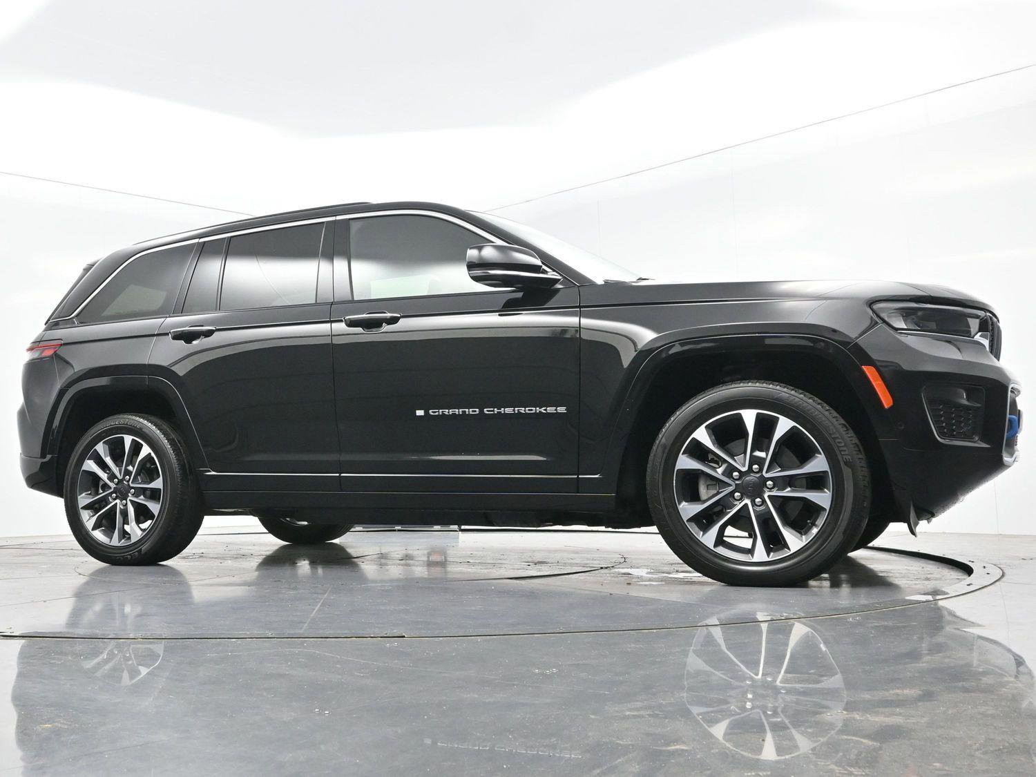 Used 2022 Jeep Grand Cherokee Overland AWD/4WD image 49