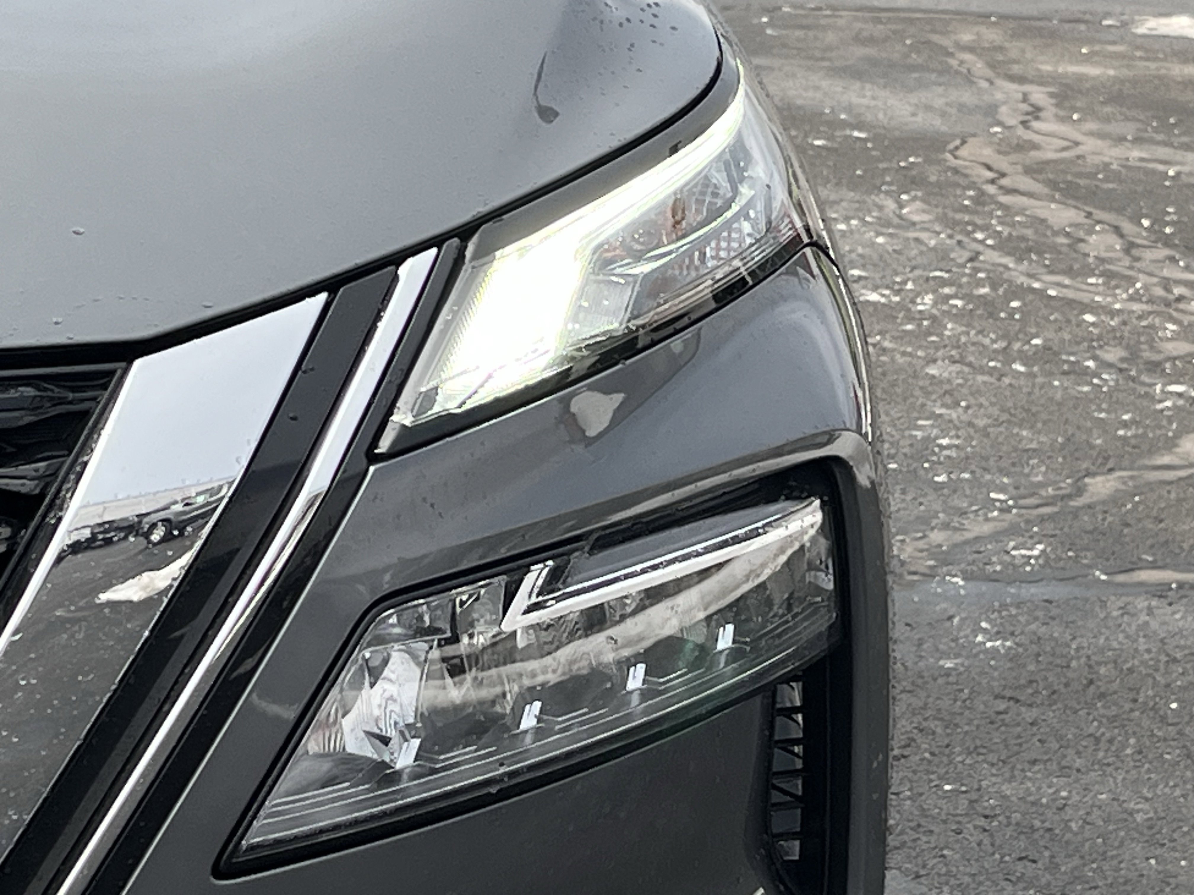 Used 2023 Nissan Rogue SV w/ SV Premium B Package image 11