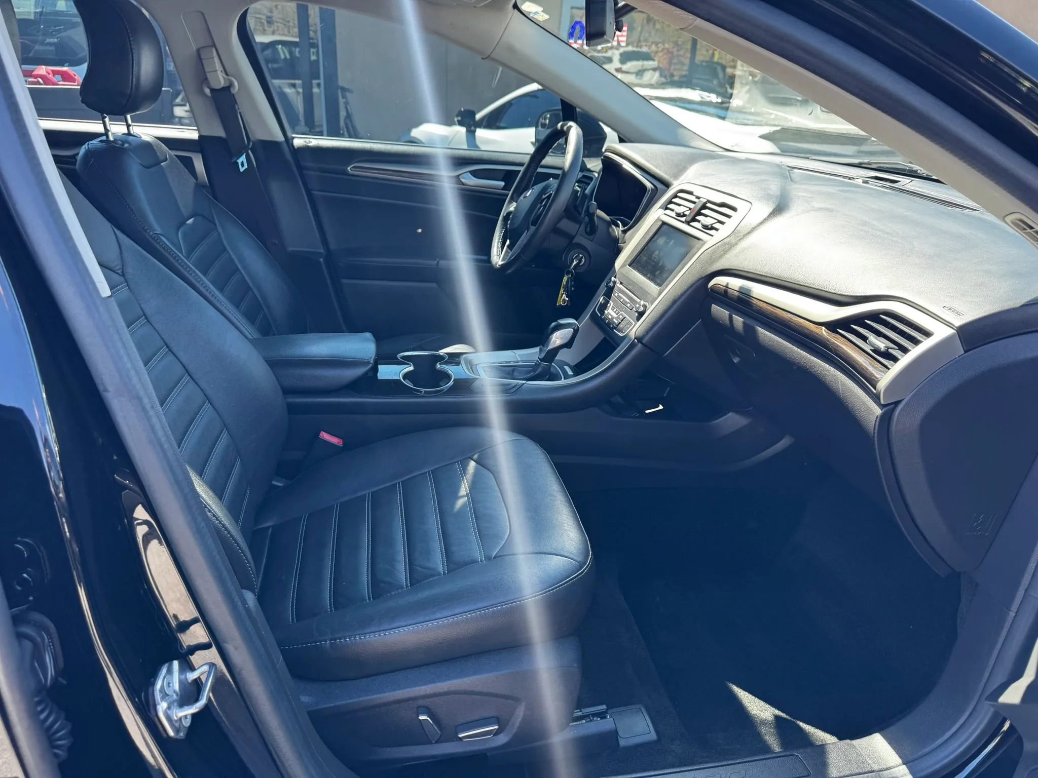 Used 2016 Ford Fusion SE w/ Equipment Group 202A FWD image 15