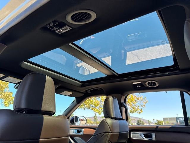 Used 2022 Ford Explorer King Ranch w/ Premium Technology Package image 19