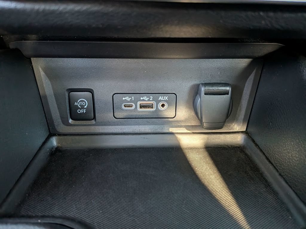 Used 2024 Nissan Sentra SV FWD image 35