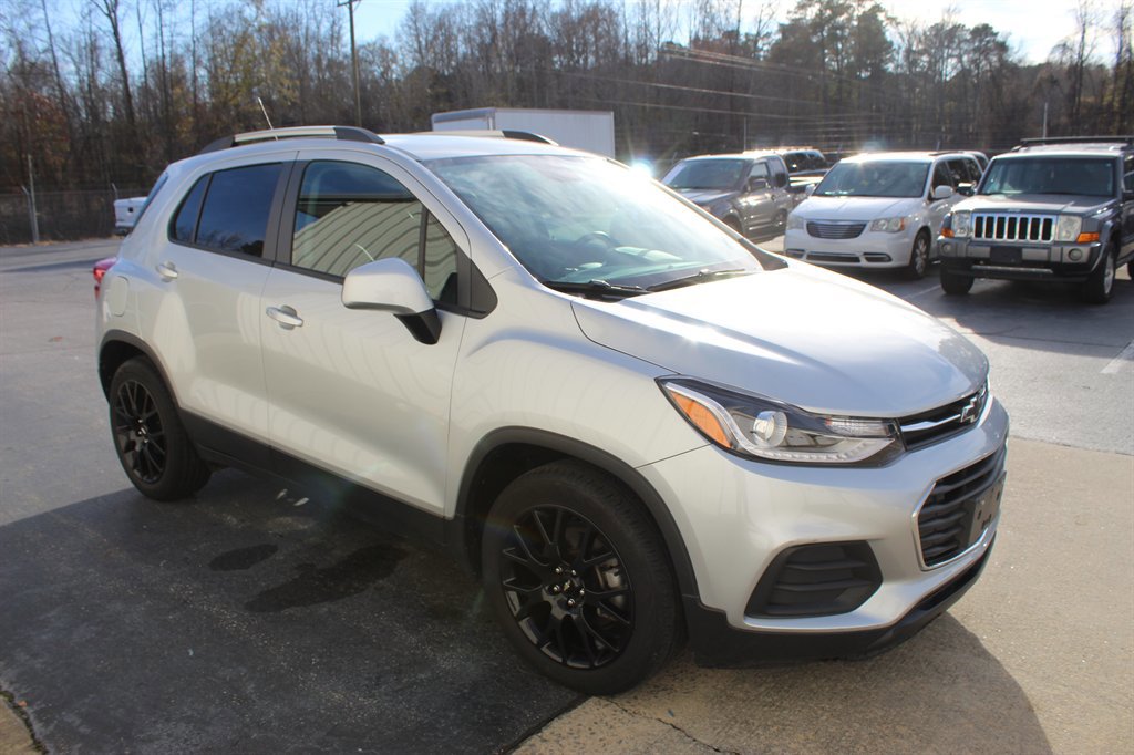 Used 2021 Chevrolet Trax LT w/ Sport Edition image 2