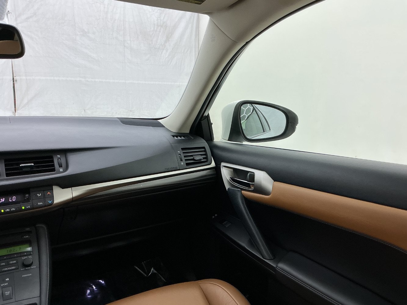 Used 2015 Lexus CT 200h FWD image 29