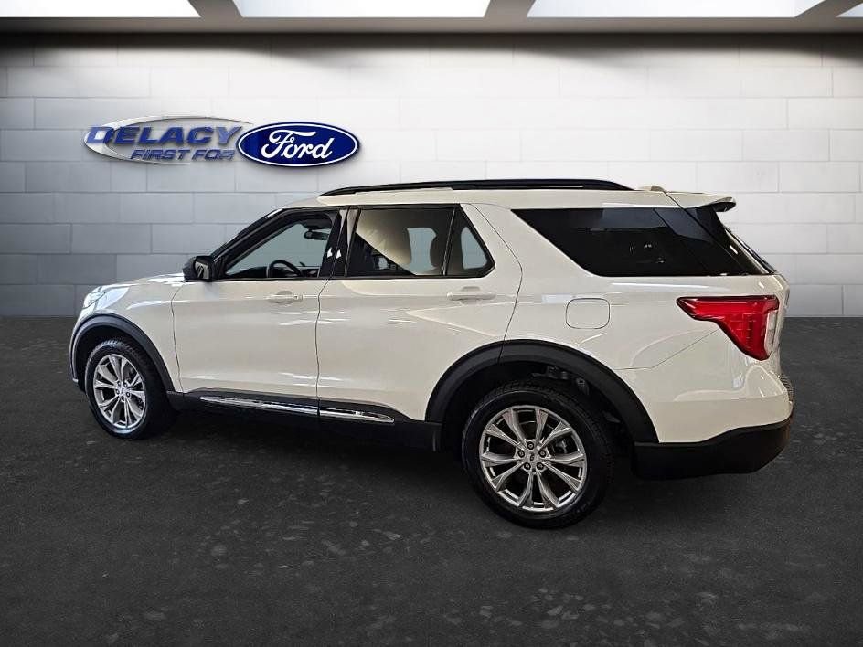 Used 2023 Ford Explorer XLT w/ Equipment Group 202A AWD/4WD image 3