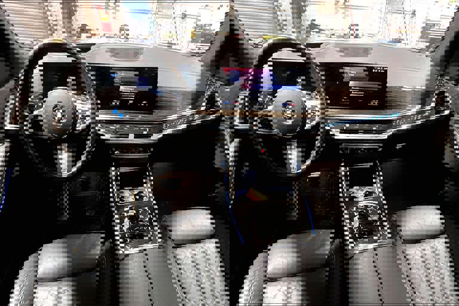 Used 2023 BMW X7 xDrive40i w/ M Sport Package image 16