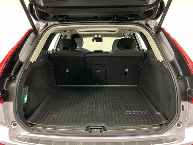 Certified 2026 Volvo XC60 B5 Plus AWD/4WD image 31