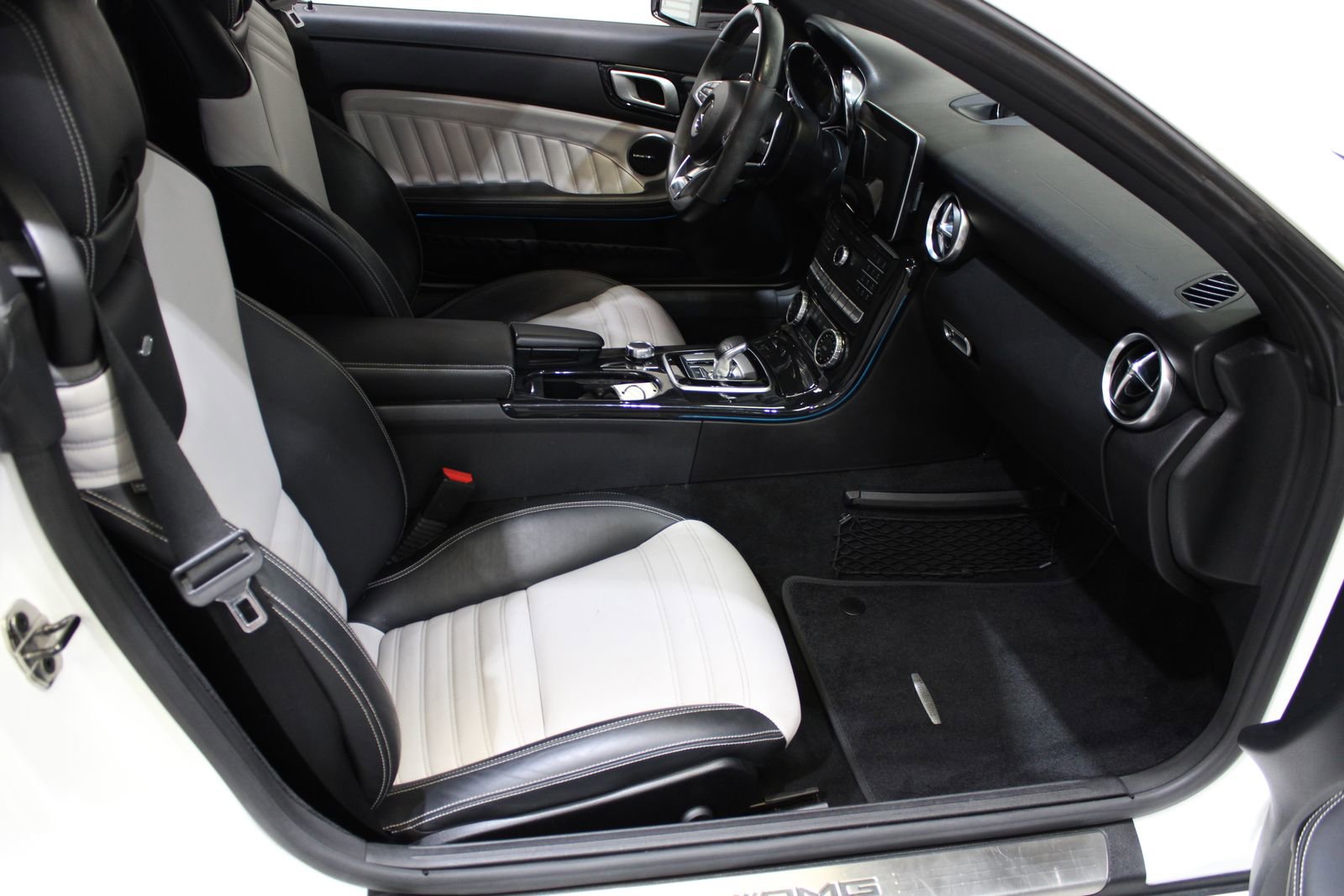 Used 2019 Mercedes-Benz SLC 43 AMG image 16
