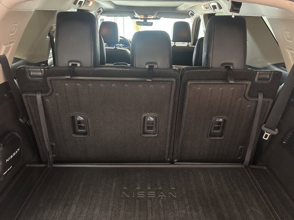 Used 2024 Nissan Pathfinder Platinum w/ Black Appearance Package image 13