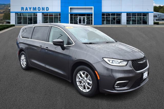 Used 2023 Chrysler Pacifica Touring-L image 1