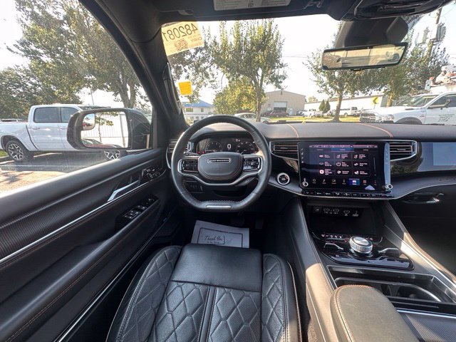 Used 2025 Jeep Grand Wagoneer Series III w/ Rear Seat Video Group 1 AWD/4WD image 16