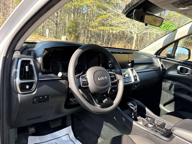 Used 2022 Kia Sorento LX image 11