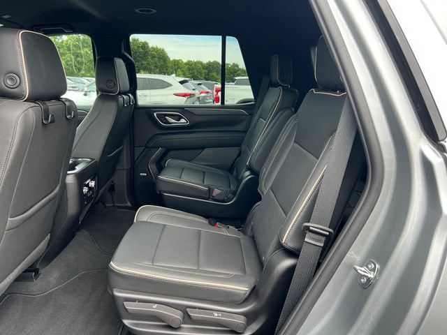 Used 2024 GMC Yukon SLT w/ SLT Luxury Package AWD/4WD image 5