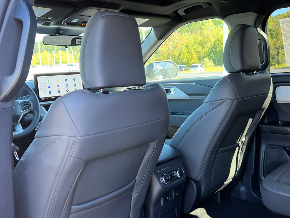 Used 2027 Ford Explorer Active AWD/4WD image 33