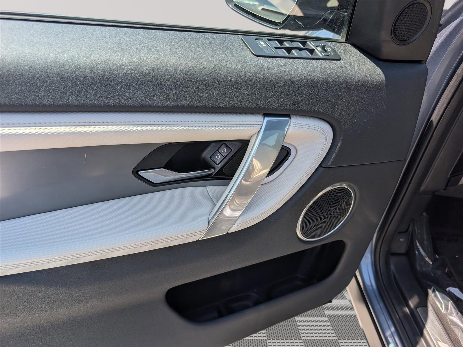 Used 2022 Land Rover Discovery Sport S R-Dynamic AWD/4WD image 18