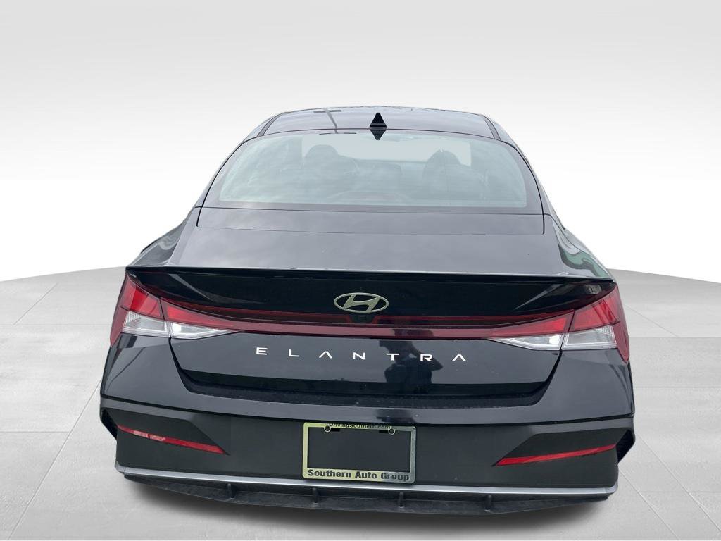Used 2026 Hyundai Elantra SEL Sport FWD image 7