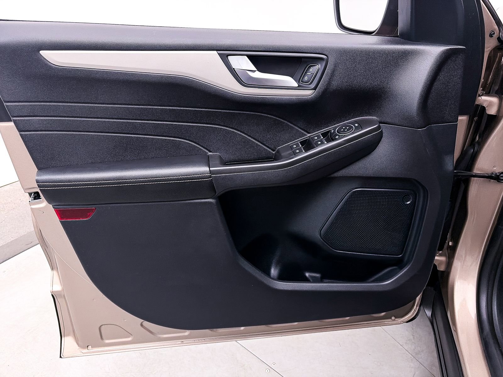 Used 2021 Ford Escape SE image 16