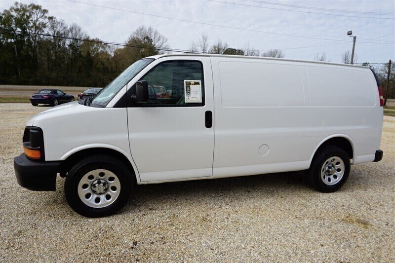 Used 2010 Chevrolet Express 1500 RWD image 6