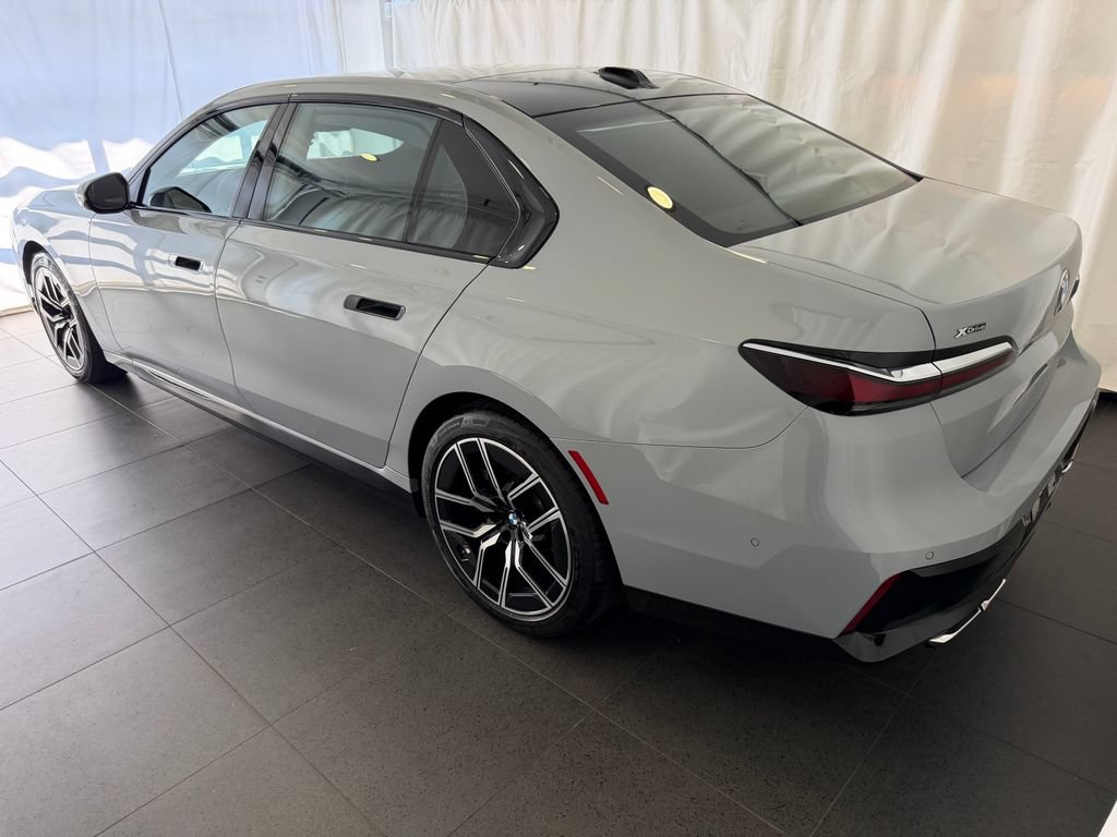 Used 2024 BMW 760i xDrive w/ Premium Package 2 AWD/4WD image 3