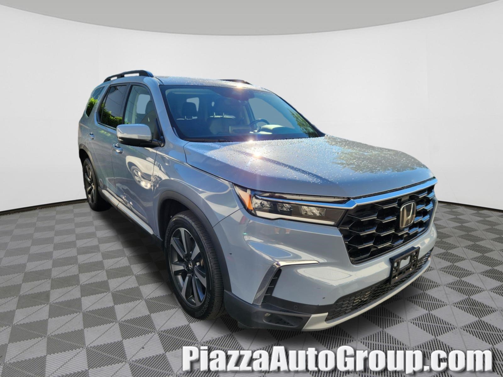 Certified 2024 Honda Pilot Touring image 1