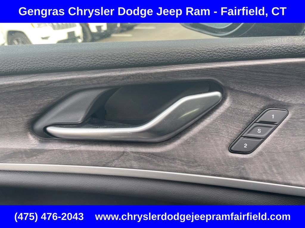 Used 2023 Jeep Grand Cherokee Limited w/ Luxury Tech Group II AWD/4WD image 46