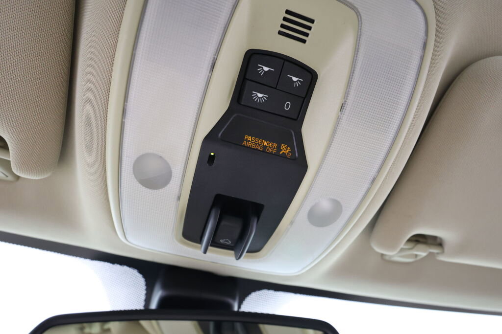 Used 2009 Volvo XC70 3.2 image 38